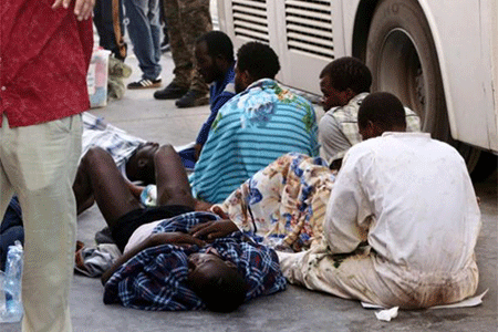 emigrantes rescatados descansan en un puerto libio Continúan las operaciones de rescate en el Mediterráneo